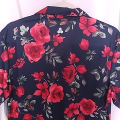 Tek Gear Navy Blue Red Roses Floral Collar Button Up Athletic Shirt Size M