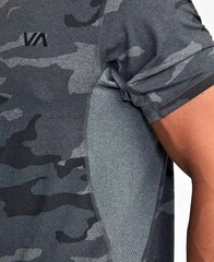 $60 RVCA Men’s Sport Vent Performance Camo Crew Neck T-Shirt-Grey Camo-Medium