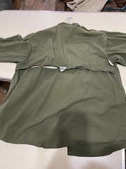 MEN’S SIZE MEDIUM GREEN COLUMBIA BRAND LONG SLEEVE BUTTON UP SHIRT