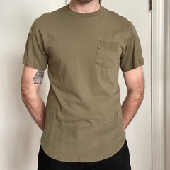 South Pole Ribbed T Shirt Men’s Medium Drab Green Scallop Hem Chest Pocket