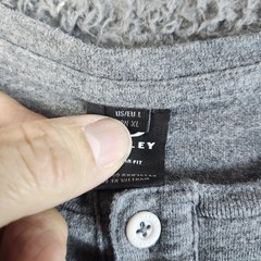 Oakley Shirt Mens Large Gray Henley Regular Fit Logo Athletic Casual Tee