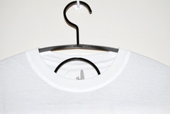 NWT johnnie-O. Men’s White Rolling Wave Graphic SS Crew T-Shirt sz M