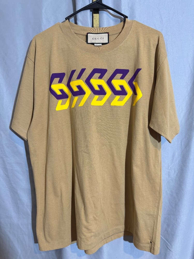 GUCCI Mirror Logo-Print Camel T-Shirt w/ Purple & Yellow Size Medium AUTHENTIC
