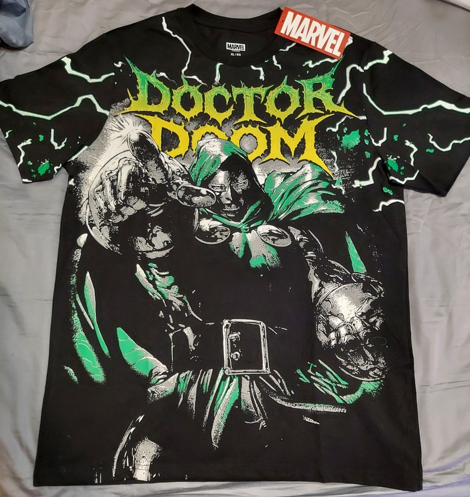 SIZE LARGE AWESOME DOCTOR DOOM Men’s T-Shirt AVENGERS:DOOMSDAY MARVEL COMICS