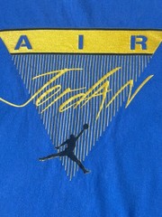 Vintage Jordan Brand 1998-2002 Air Triangle Jumpman Tee – Gold Print – Made in M