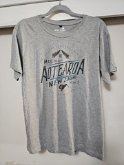 Wild Kiwi NEW Made For Adventure AOTEAROA NEW Zealand Light Gray TShirt SZ S