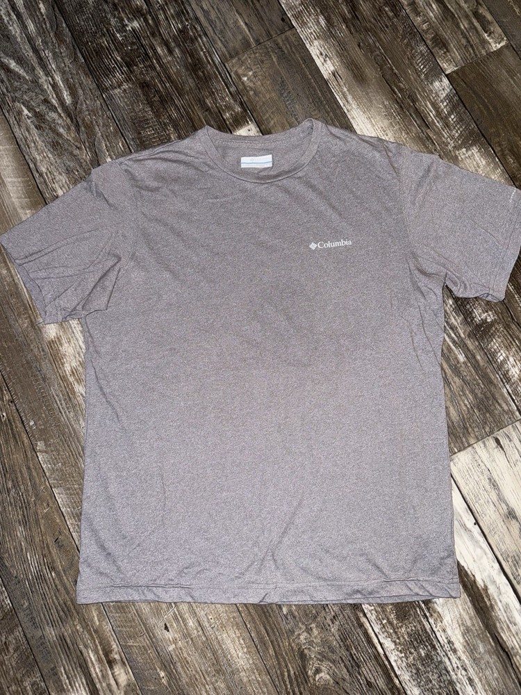 Men’s Gray Columbia Short Sleeve T Shirt Size Medium Very Soft Material