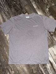Men’s Gray Columbia Short Sleeve T Shirt Size Medium Very Soft Material