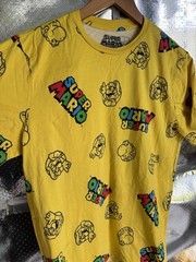 Nintendo Men’s Yellow Super Mario Mario Yoshi Graphic Crew Neck Tee Size L