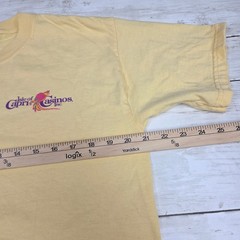 Gildan T-Shirt Mens M Yellow Isle of Capri Casinos Graphic Short Sleeve Tee