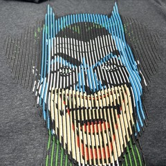 WB DC Universe Lenticular Joker In Batman T-Shirt RARE Men’s Large Heather Gray
