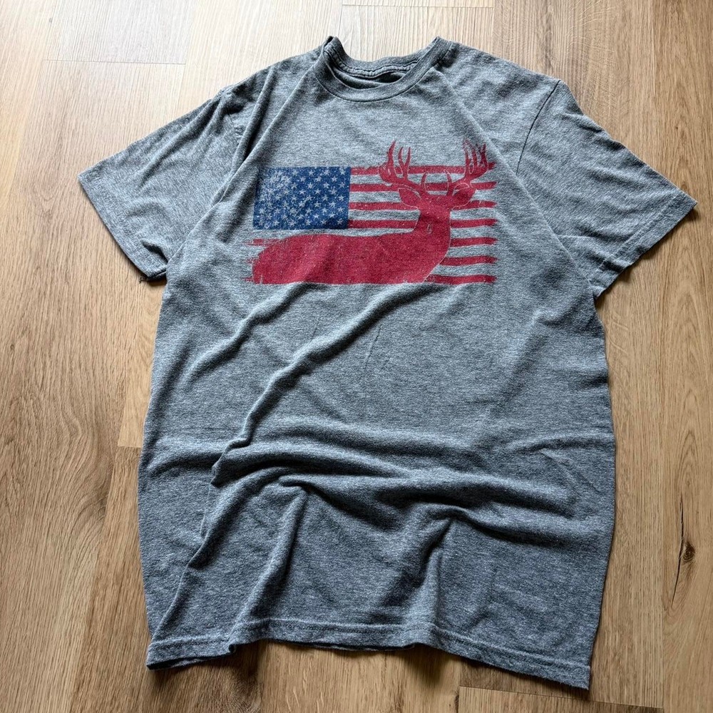 Los Cazadores T-Shirt Mens Size S Grey American Flag Deer Hunting Graphic Tee