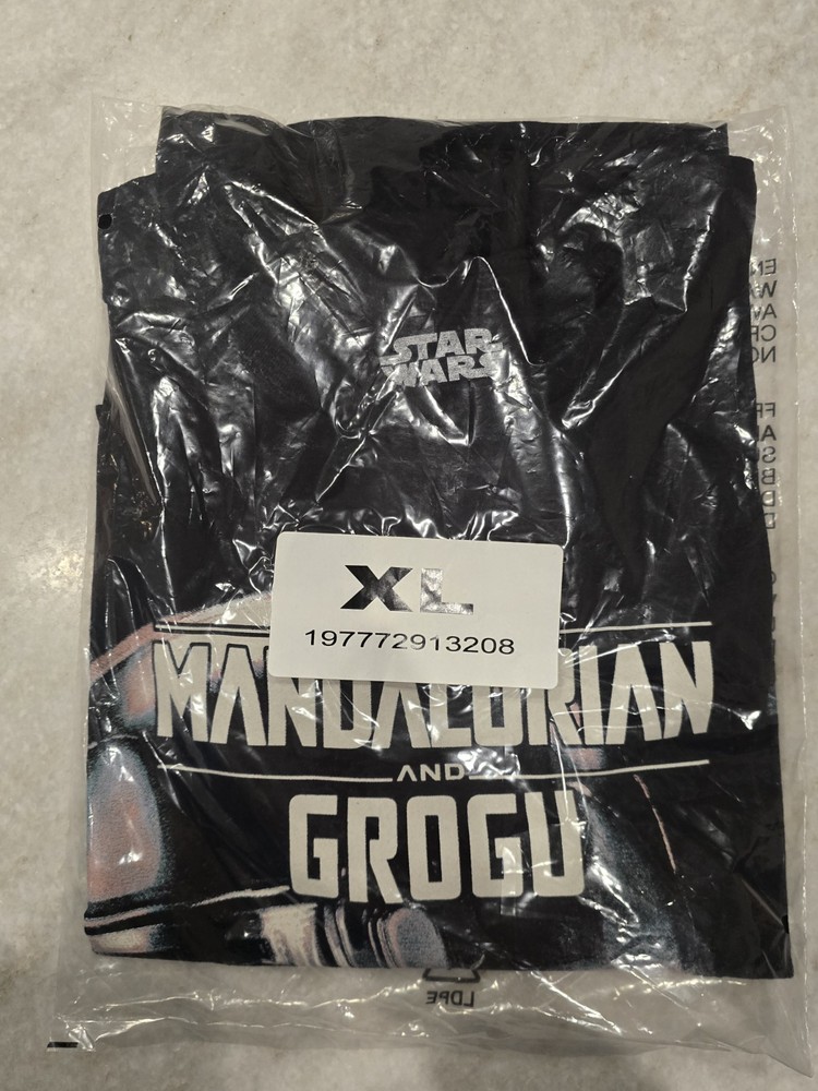 Star Wars Mandalorian Movie Graphic Shirt Size XL Sealed cinemark authentic
