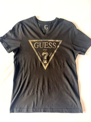GUESS Men’s V-Neck Graphic T-Shirt – Black with Gold Triangle Logo – Size Medium