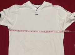 Nike Center Swoosh T-shirt Men’s Large White V-Neck Ribbed Collar Middle Swoosh