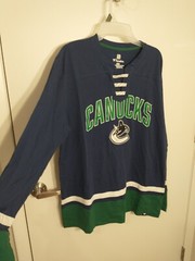 NHL Fanatics CANUCKS Men T-shirt, New with tags, Size L