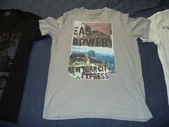 BUNDLE LOT OF 3 MEN’S MEDIUM EXPRESS NYC T-SHIRTS 2 CREW & 1 V-NECK TEE LOYALTY