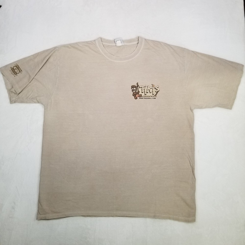 Tiki’s Grill & Bar Hawaiian T-Shirt Men’s Size XL Beige Short Sleeve Crew Neck