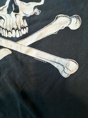 Vintage 2002 Fashion Victim Skull and Crossbones Graphic T-Shirt