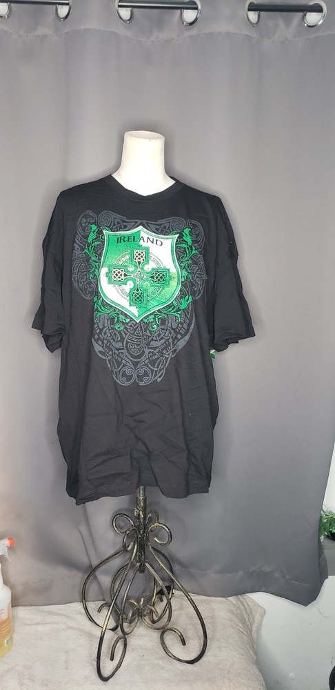 BLACK MEN IRELAND GRAPHIC TSHIRT SIZE XXL CROSS ON SHIELD GREEN & WHITE GRAPHIC