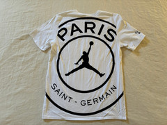 Nike Air Jordan Paris Saint-Germain Men’s PSG White Graphic T-Shirt, Size – L