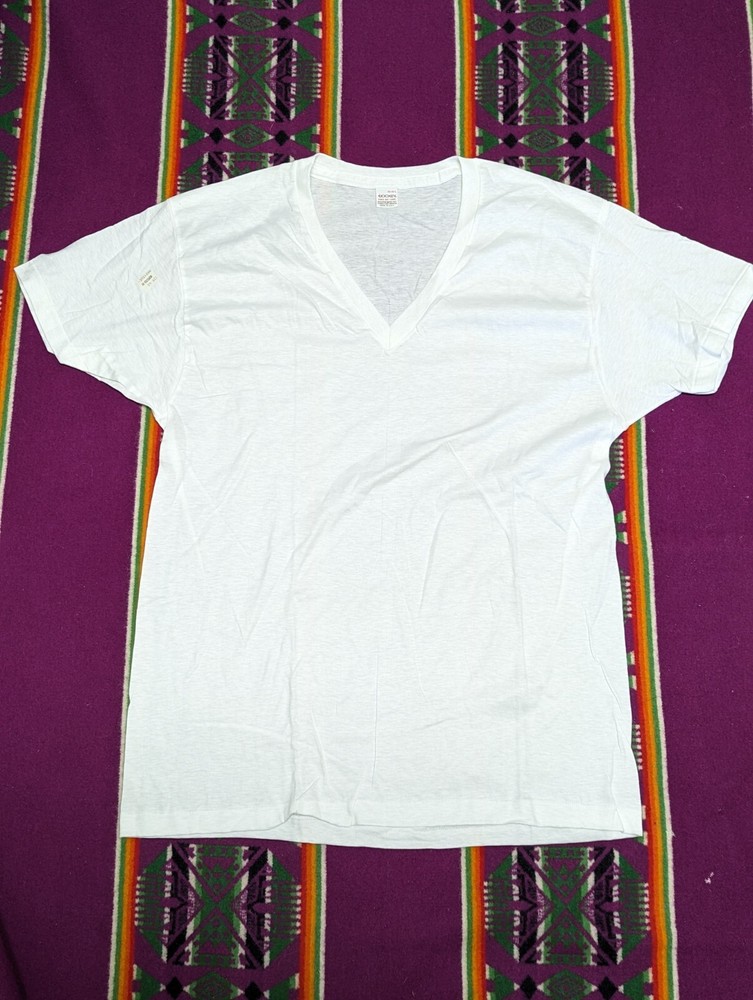 Never USED VINTAGE 70S JOCKEY V NECK T SHIRT SINGLE STITCH MADE IN USA L SOLID
