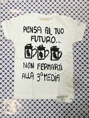 T-shirt Happiness Uomo <> Pensa Al Tuo Futuro… – Bianco Nero