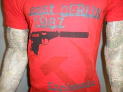 SARAVANA VOGELPOHL TSHIRT Designer Boutique Brand BERLIN Gun ESPIONAGE Red MED