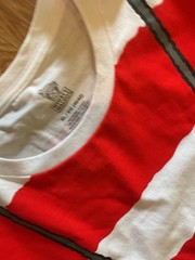 WHERE’S WALDO SET /T-SHIRT & BEANIE SZ.XL.40X31 RED&WHITE STRIPE