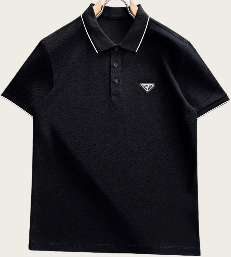Prada Men’s black round-neck short-sleeved shirt