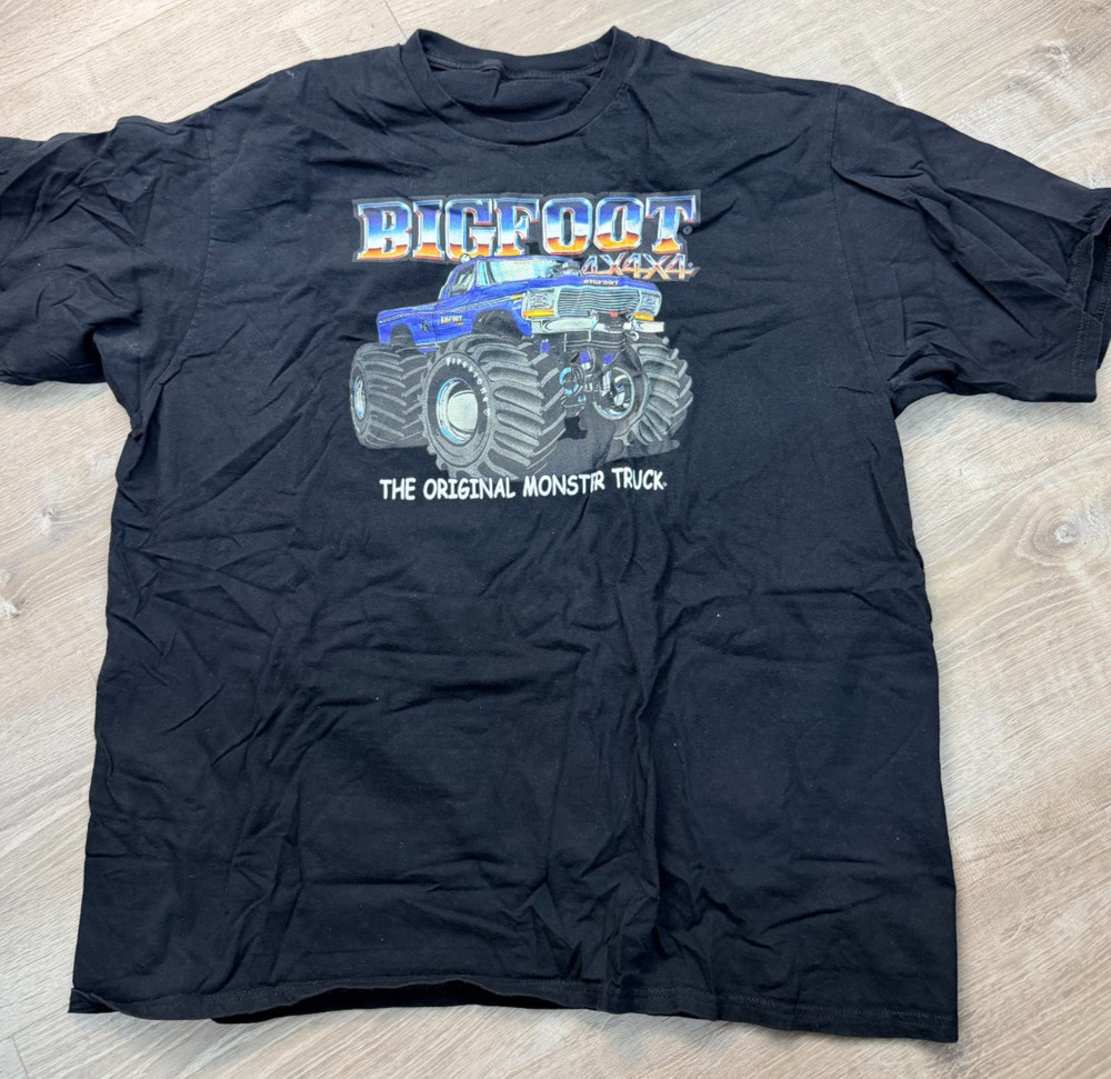 2 XXL T-Shirt Bigfoot 4x4x4 The Original Monster Truck Vintage Pre-Own T-Shirt