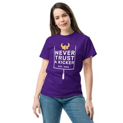 Never Trust A Kicker Minnesota Vikings Football T-Shirt S,M,L,XL,2X,3X