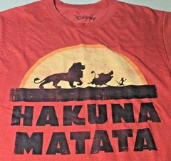 Disney Brand The Lion King Movie Scene “Hakuna Matata” Red T-Shirt. Size Small
