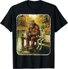 Bigfoot Alien Fishing Funny Men UFO Sasquatch Lovers Camping T-Shirt