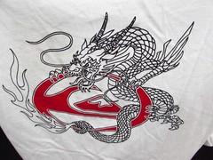 Quiksilver Men’s Large T-Shirt White Cotton Dragon Graphic QS002072Y NWT.