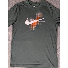 Nike Mens Forest Green Graphic Swoosh T-Shirt Halftone Dot Crew Neck T-Shirt