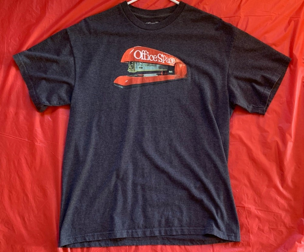 OFFICE SPACE MILTON T-Shirt L Official License Red Stapler 90s Movie Large