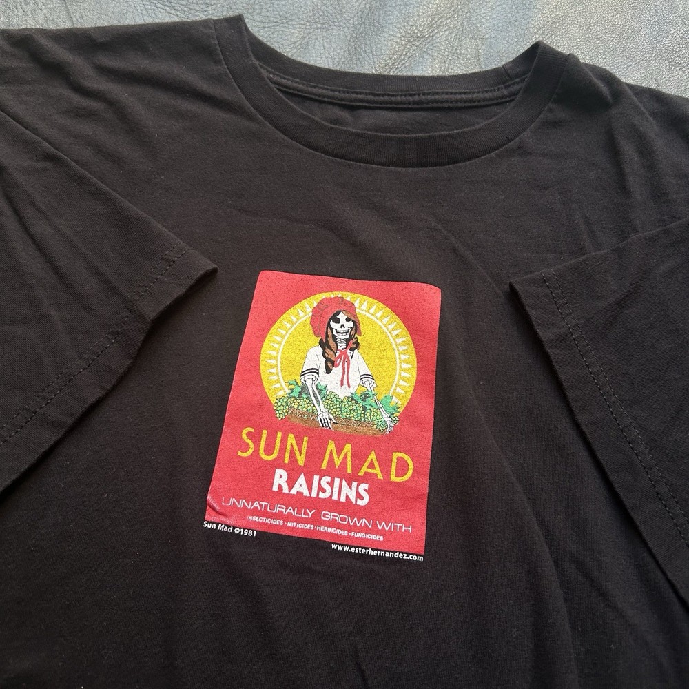 Ester Hernandez Sun Mad Raisins Unnaturally Grown Art Tee Graphic T-Shirt Large