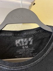 KISS men’s T-shirt with band members Autographs Size S/M on KISS label