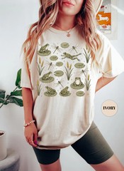 Frogs Lily Pad Comfort Tee Cottagecore Pond Nature Lover Cozy Soft