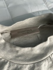 Fear of God ESSENTIALS Mens Light Oatmeal Graphic Crew Neck Cotton T-Shirt S