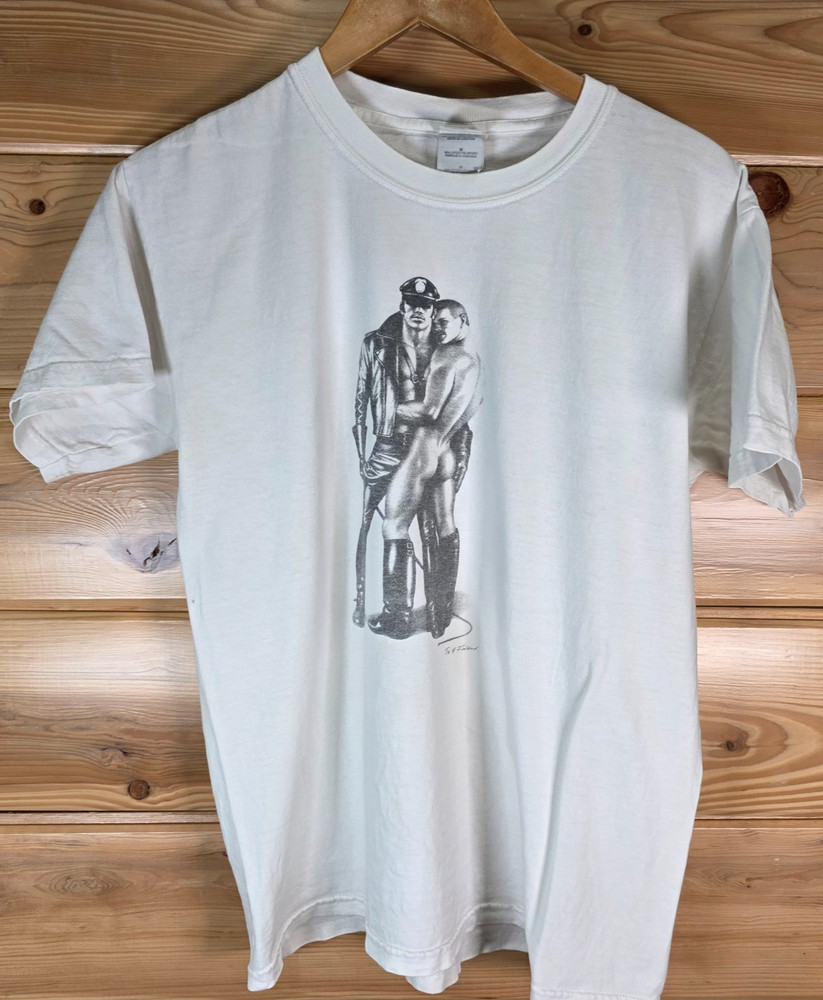 VTG Tom Of Finland Gay Leather BDSM Bondage Hug T-Shirt Men Medium Distress READ