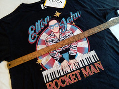 New ELTON JOHN / ROCKET MAN Retro Trendy Graphic T-Shirt Concert – MEDIUM Shirt