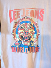 LEE JEANS WORLD TOUR Short Sleeve T-Shirt Vintage Design 100% Cotton Size S used