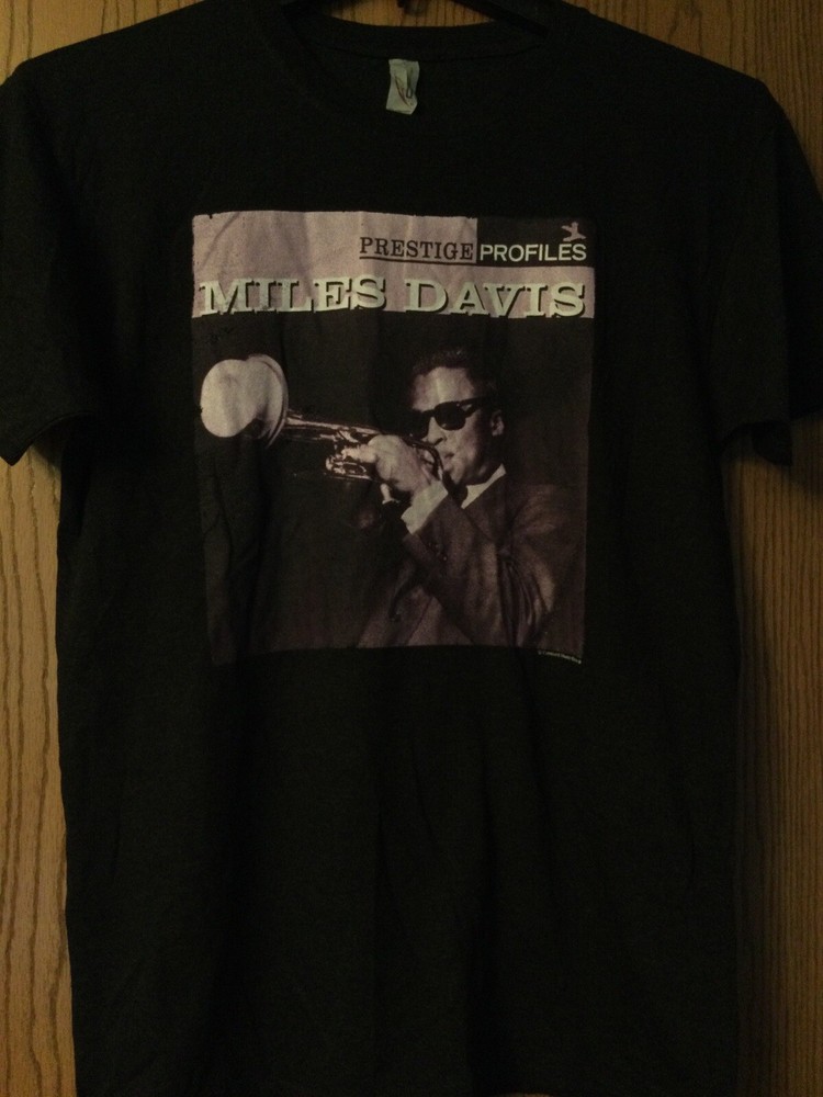 Miles Davis – “Prestige Profiles” – Black Shirt – Concord Music Group – M
