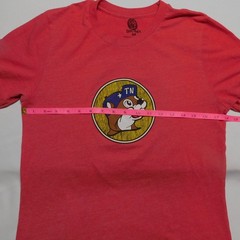 Buc-ees Adult Medium T-Shirt Red Tennessee TN Beaver Logo Graphic Short Sleeve