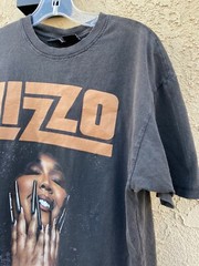BERSHKA Lizzo Band T Shirt Sz XS Oversized Rap Tee Graphic Official Merch Faded