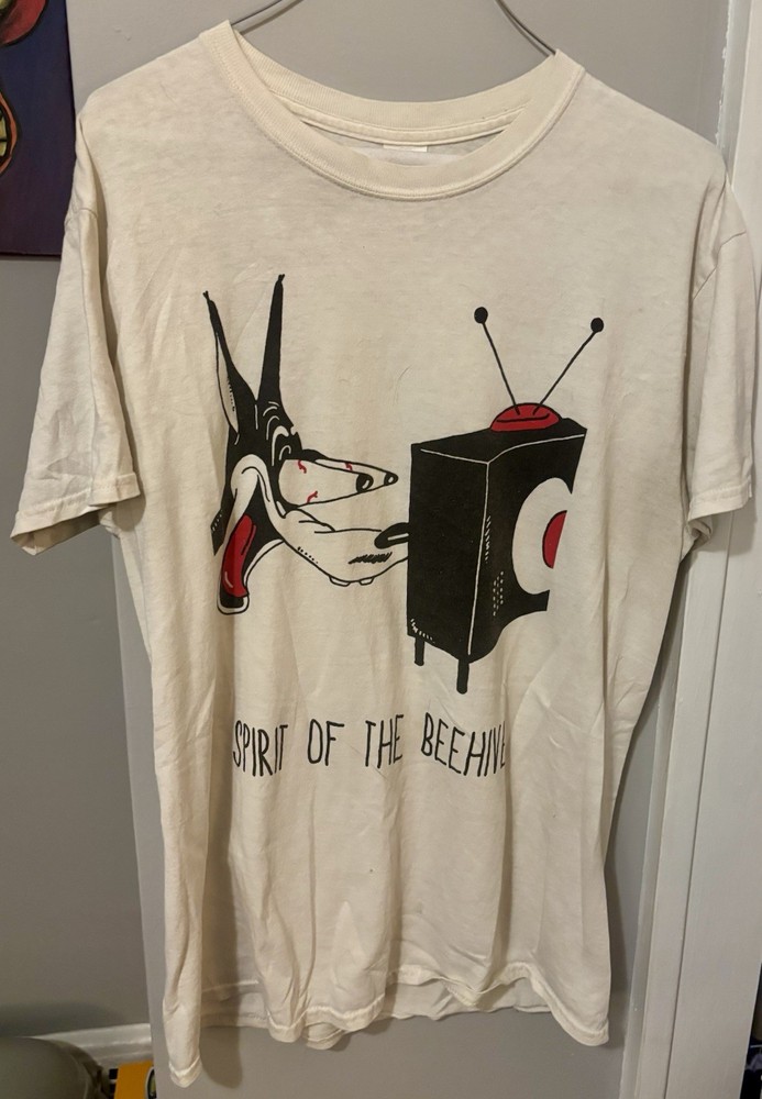 The Spirit Of The Beehive Band T-Shirt – M – Gildan