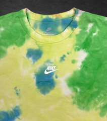 Nike Tie-Dye YELLOW, GREEN, & BLUE T-Shirt – Size LARGE – New Without Tags