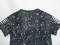 CARBON Mens Large Black Tee – Zipper Chest, Slit Sleeves, Paint Splatter Urban